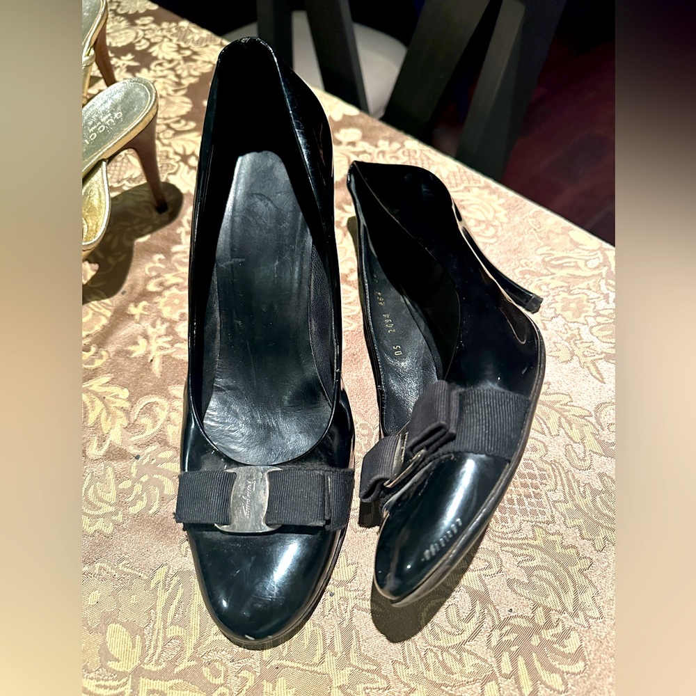 Salvatore Ferragamo Vera Bow pumps